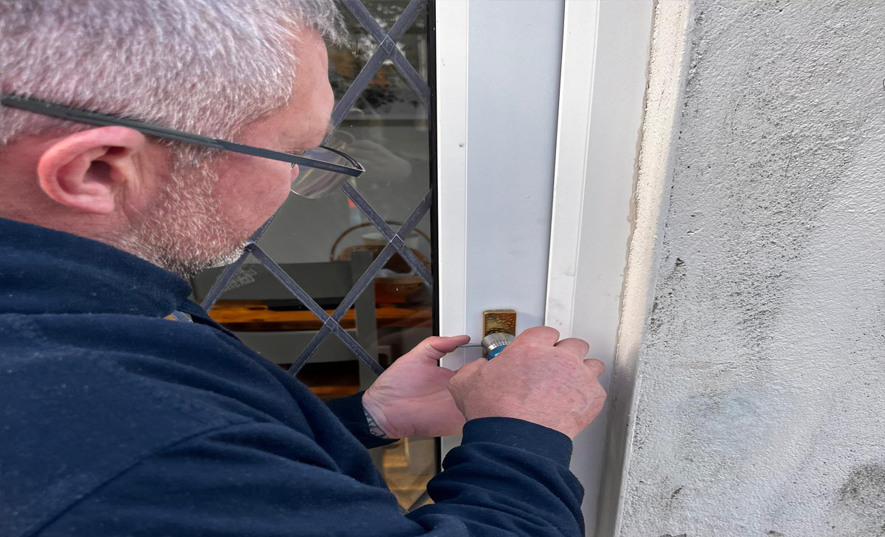 commercial locksmith, car entry lost keys, home lockouts, lock changes, lock repairs, upvc doors windows, security upgrades, commercial locksmith